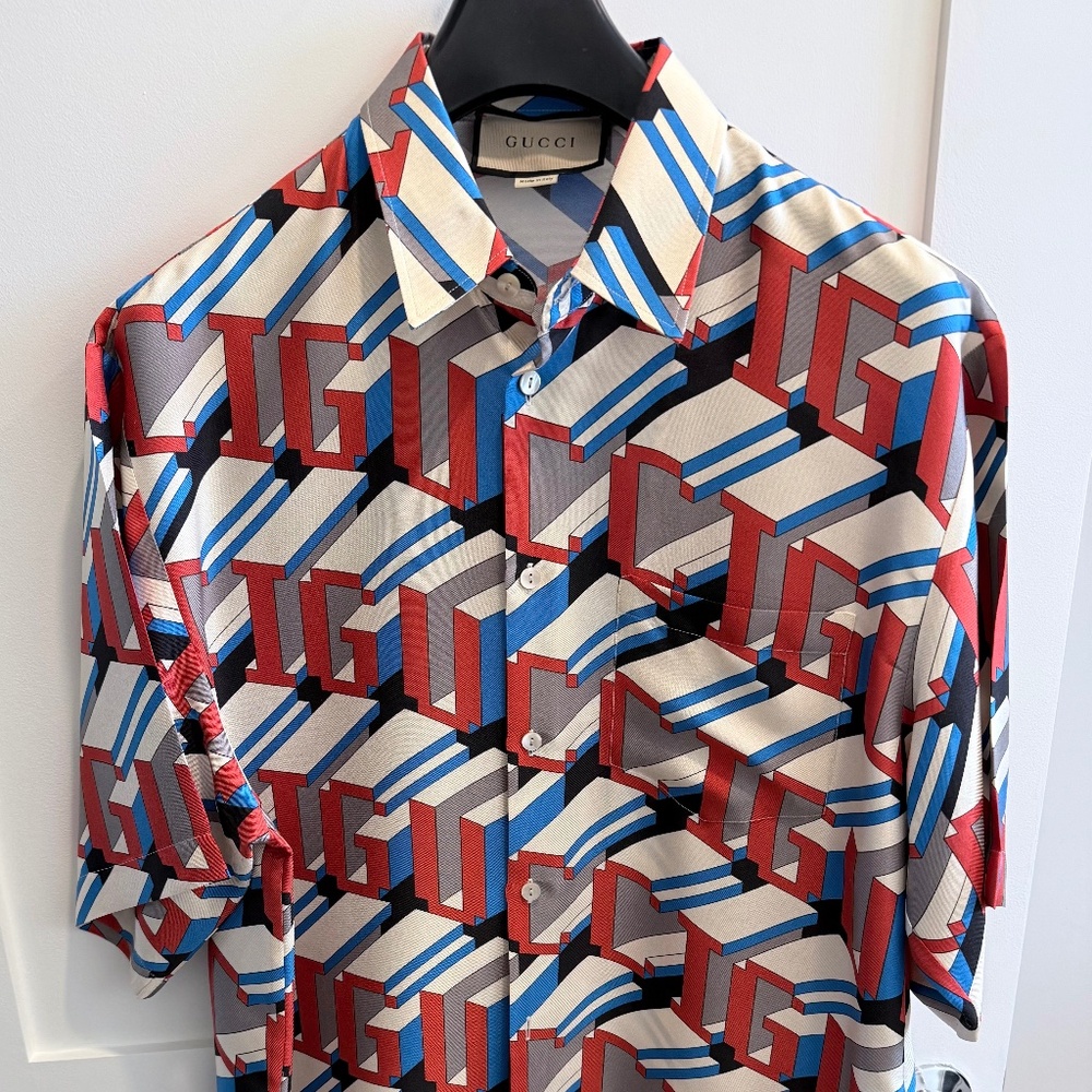 Gucci Silk Camp Shirt (Multicolor Gucci Logo)